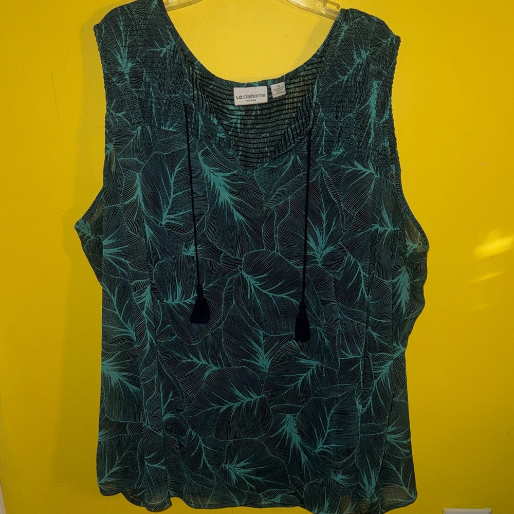 Liz Claiborne Teal and Navy Leaf-Print Sleeveless Tank NWOT